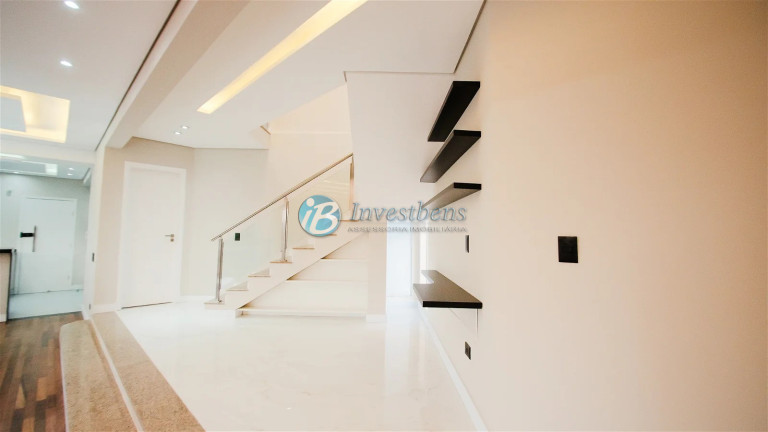 Imagem Casa com 3 Quartos à Venda, 363 m² em Butiatuvinha - Curitiba Imagem Casa com 3 Quartos à Venda, 363 m² em Butiatuvinha - Curitiba