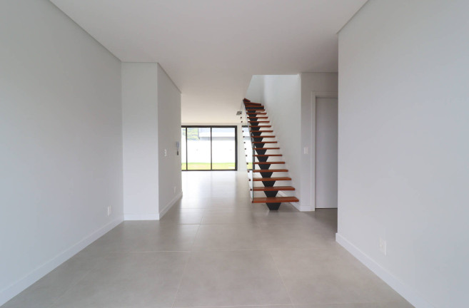 Imagem Casa com 3 Quartos à Venda, em Rio Tavares - Florianópolis Imagem Casa com 3 Quartos à Venda, em Rio Tavares - Florianópolis