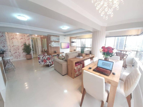 Imagem Apartamento com 3 Quartos à Venda, 109 m² em Centro
