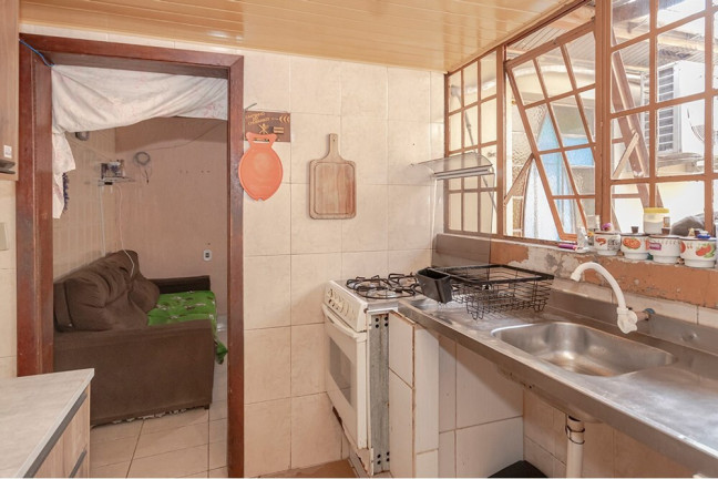 Imagem Casa com 4 Quartos à Venda, 170 m² em Vila Nova - Porto Alegre Imagem Casa com 4 Quartos à Venda, 170 m² em Vila Nova - Porto Alegre