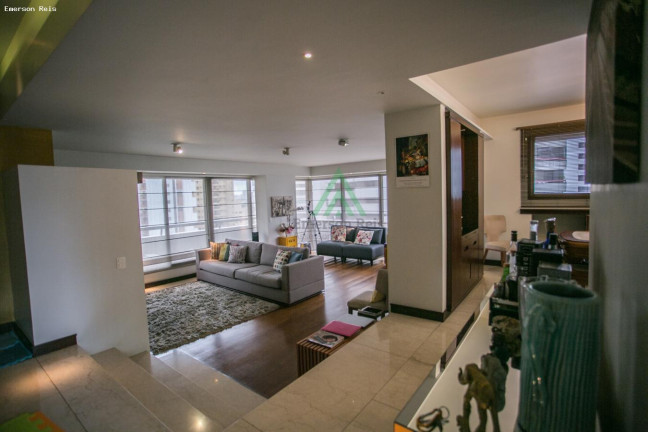 Imagem Casa com 3 Quartos à Venda, 290 m² em Aclimação - São Paulo