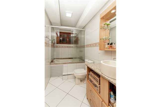 Imagem Casa com 3 Quartos à Venda, 200 m² em Jardim Planalto - Porto Alegre Imagem Casa com 3 Quartos à Venda, 200 m² em Jardim Planalto - Porto Alegre