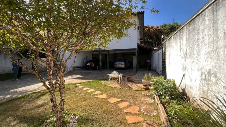 Sobrado com 3 Quartos à Venda, 316 m² em Setor Jaó - Goiânia