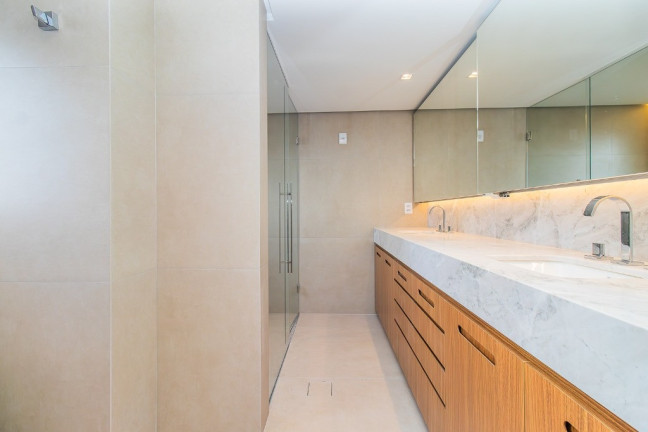 Imagem Imóvel com 2 Quartos à Venda, 170 m² em Moinhos De Vento - Porto Alegre Imagem Imóvel com 2 Quartos à Venda, 170 m² em Moinhos De Vento - Porto Alegre