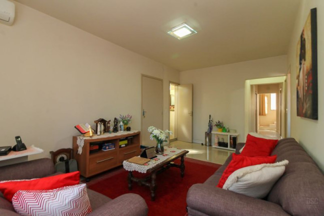 Imagem Casa com 7 Quartos à Venda, 330 m² em Nonoai - Porto Alegre Imagem Casa com 7 Quartos à Venda, 330 m² em Nonoai - Porto Alegre