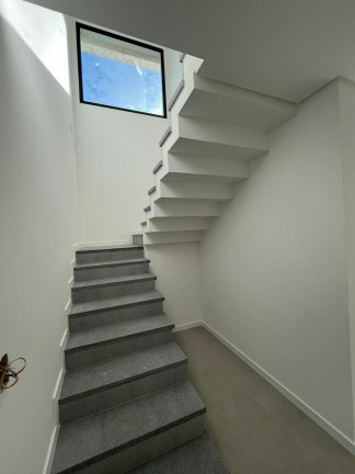 Imagem Casa com 3 Quartos à Venda, 294 m² em Córrego Grande - Florianópolis Imagem Casa com 3 Quartos à Venda, 294 m² em Córrego Grande - Florianópolis