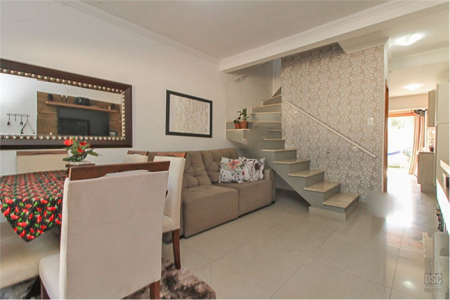 Imagem Casa com 3 Quartos à Venda, em Hípica - Porto Alegre Imagem Casa com 3 Quartos à Venda, em Hípica - Porto Alegre