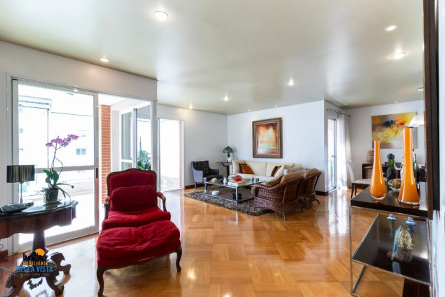 Apartamento com 3 Quartos à Venda,  em Moema - São Paulo