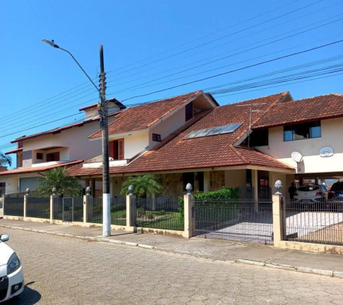 Imagem Casa com 5 Quartos à Venda, 436 m² em Centro - Palhoça Imagem Casa com 5 Quartos à Venda, 436 m² em Centro - Palhoça