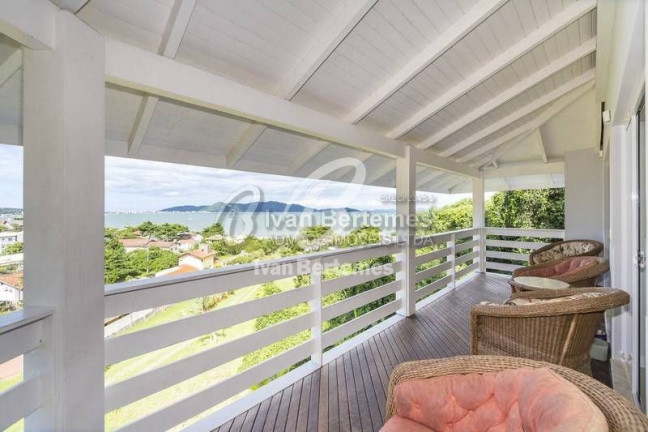 Imagem Casa com 5 Quartos para Temporada, em Zimbros - Bombinhas Imagem Casa com 5 Quartos para Temporada, em Zimbros - Bombinhas