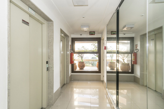 Imagem Sala Comercial à Venda, 46 m² em Três Figueiras - Porto Alegre