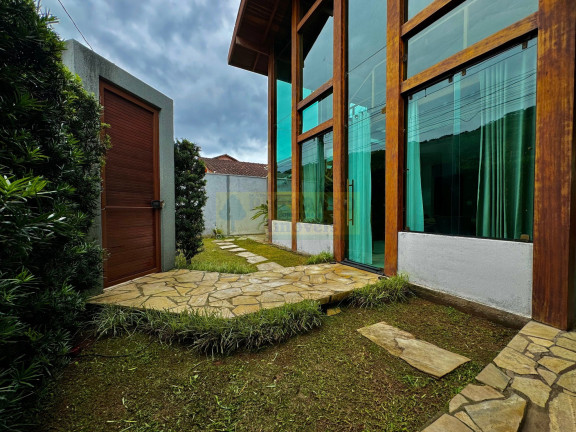 Sobrado com 3 Quartos à Venda, 202 m² em Jardim Terralão - Caraguatatuba
