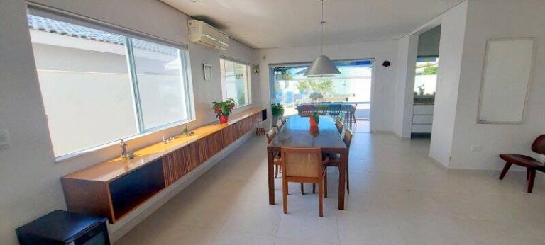 Imagem Casa com 5 Quartos à Venda, 360 m² em Bougainvillee 3 - Peruíbe Imagem Casa com 5 Quartos à Venda, 360 m² em Bougainvillee 3 - Peruíbe
