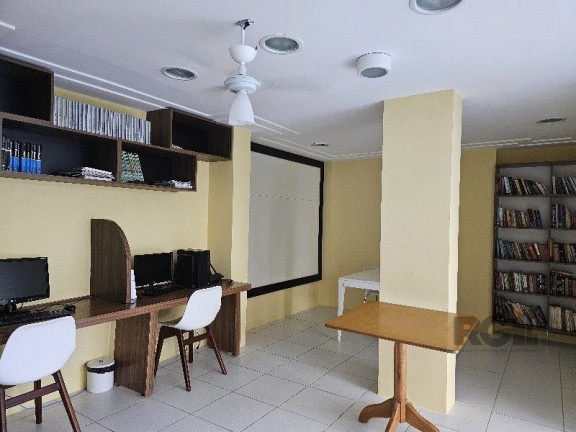 Imagem Imóvel com 2 Quartos à Venda, 61 m² em Jardim Carvalho - Porto Alegre Imagem Imóvel com 2 Quartos à Venda, 61 m² em Jardim Carvalho - Porto Alegre