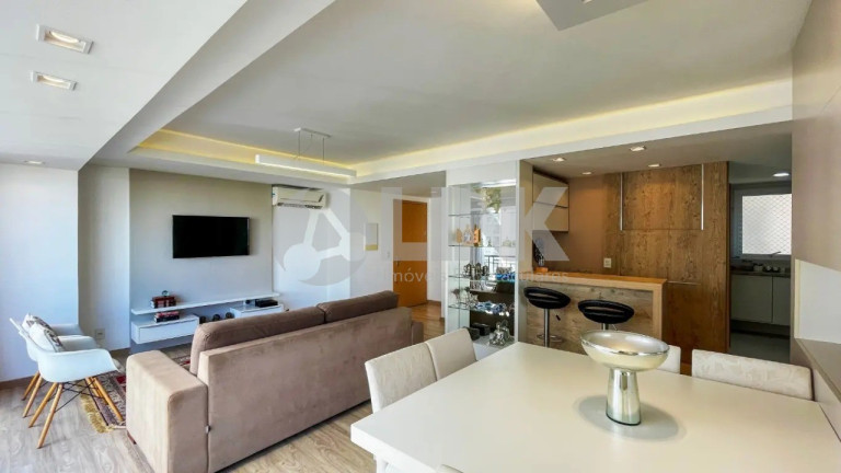 Imagem Apartamento com 3 Quartos à Venda, 105 m² em Passo Da Areia - Porto Alegre