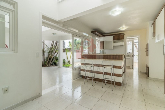 Imagem Casa com 4 Quartos à Venda, 250 m² em Menino Deus - Porto Alegre Imagem Casa com 4 Quartos à Venda, 250 m² em Menino Deus - Porto Alegre