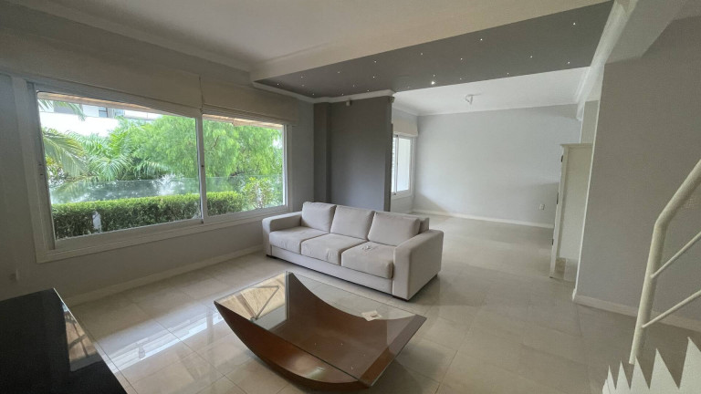 Imagem Casa com 3 Quartos à Venda, 220 m² em Jurerê Internacional - Florianópolis