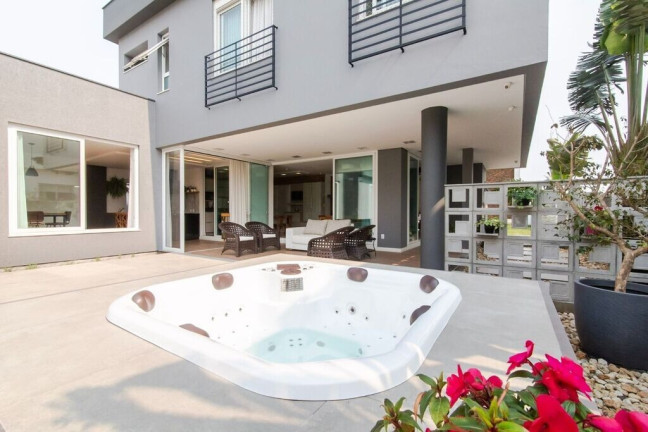 Casa de Condomínio com 4 Quartos à Venda, 330 m² em Campeche - Florianópolis