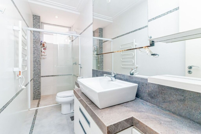 Imagem Apartamento com 3 Quartos à Venda, 110 m² em Moinhos De Vento - Porto Alegre Imagem Apartamento com 3 Quartos à Venda, 110 m² em Moinhos De Vento - Porto Alegre
