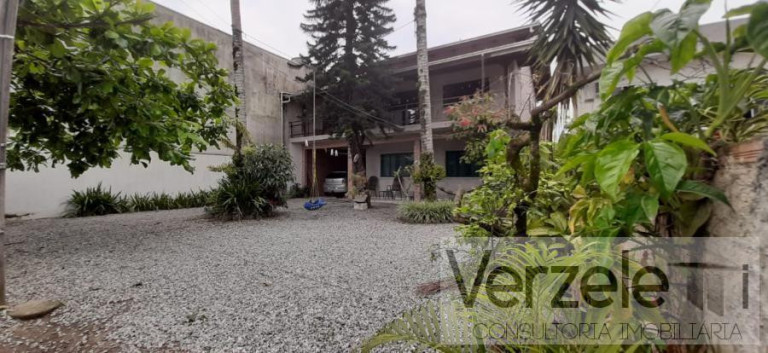 Casa com 6 Quartos à Venda, 230 m² em São Francisco De Assis - Camboriú