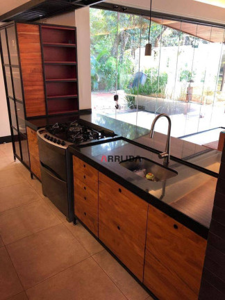 Imagem Casa com 4 Quartos à Venda, 304 m² em Centro - Cascavel Imagem Casa com 4 Quartos à Venda, 304 m² em Centro - Cascavel