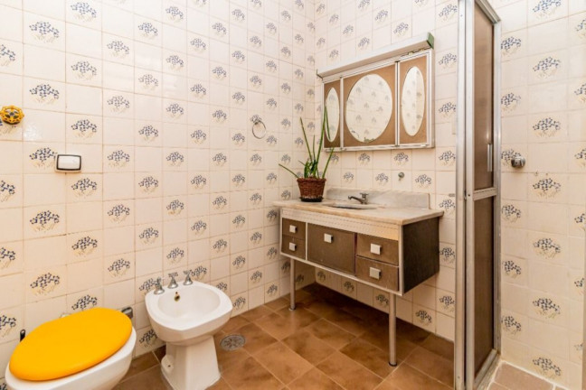 Imagem Imóvel com 2 Quartos à Venda, 64 m² em Petrópolis - Porto Alegre Imagem Imóvel com 2 Quartos à Venda, 64 m² em Petrópolis - Porto Alegre