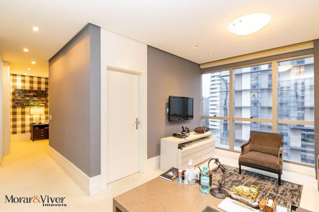 Imagem Apartamento com 3 Quartos à Venda, 791 m² em água Verde - Curitiba