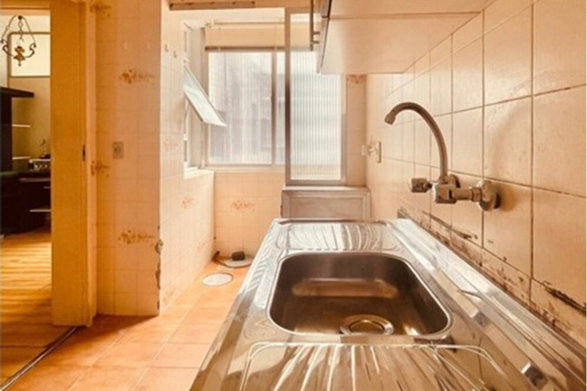 Imagem Imóvel com 1 Quarto à Venda, 28 m² em Centro Histórico - Porto Alegre Imagem Imóvel com 1 Quarto à Venda, 28 m² em Centro Histórico - Porto Alegre