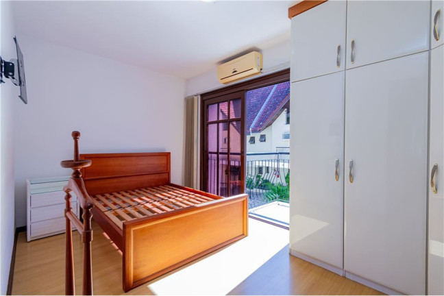 Imagem Casa com 4 Quartos à Venda,  em Tristeza - Porto Alegre