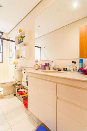 Imagem Apartamento com 3 Quartos à Venda, 200 m²