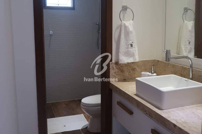 Imagem Sobrado com 4 Quartos para Temporada, em Canto Grande - Bombinhas Imagem Sobrado com 4 Quartos para Temporada, em Canto Grande - Bombinhas