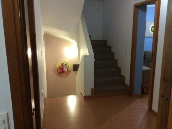 Imagem Casa com 3 Quartos à Venda, 130 m² em Lindóia - Curitiba Imagem Casa com 3 Quartos à Venda, 130 m² em Lindóia - Curitiba