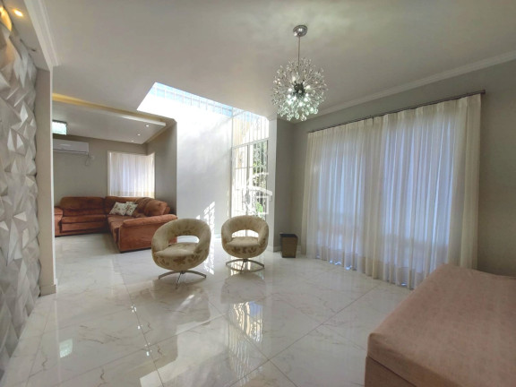 Imagem Casa com 4 Quartos à Venda, 388 m² em Glória - Joinville Imagem Casa com 4 Quartos à Venda, 388 m² em Glória - Joinville