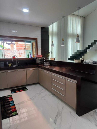 Imagem Casa com 4 Quartos à Venda, 200 m² em Xerém - Duque De Caxias