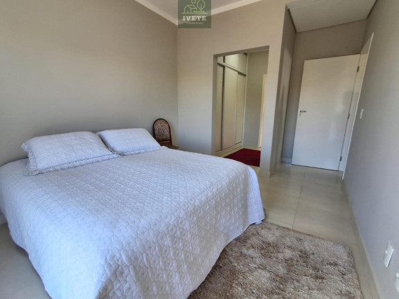 Imagem Casa de Condomínio com 3 Quartos à Venda, 275 m²