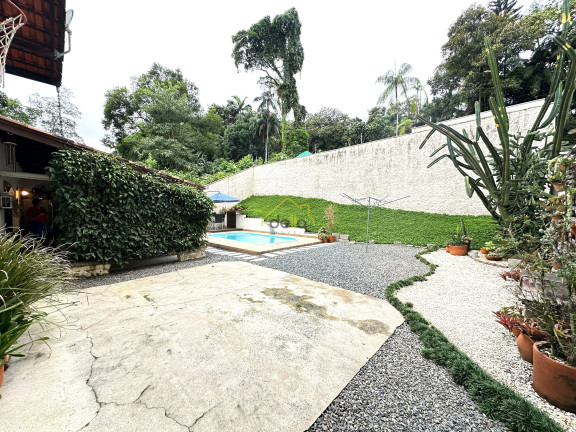 Imagem Casa com 3 Quartos à Venda, 132 m² em Santo Antônio - Joinville