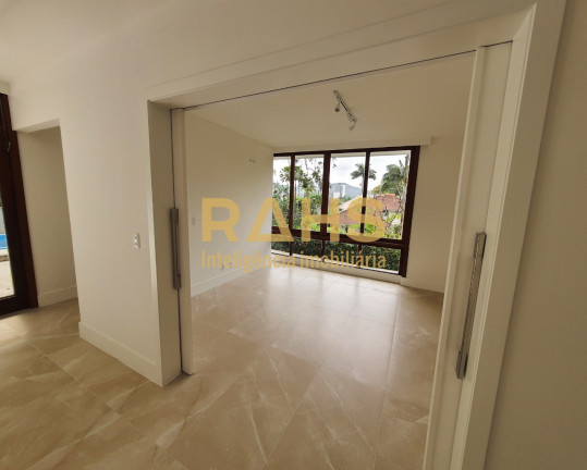 Imagem Casa com 3 Quartos à Venda, 300 m² em América - Joinville