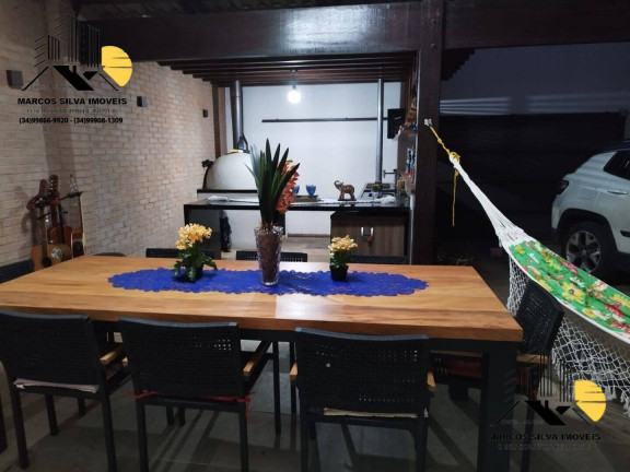 Imagem Casa com 3 Quartos à Venda, 250 m² em Jardim Europa - Uberlândia Imagem Casa com 3 Quartos à Venda, 250 m² em Jardim Europa - Uberlândia