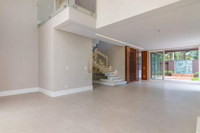Imagem Casa com 3 Quartos à Venda, 300 m² em Santa Felicidade - Curitiba Imagem Casa com 3 Quartos à Venda, 300 m² em Santa Felicidade - Curitiba