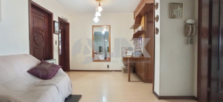 Imagem Casa com 3 Quartos à Venda, 374 m² em Jardim Lindóia - Porto Alegre