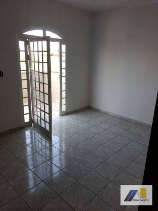 Imagem Casa com 3 Quartos à Venda, 180 m² em Jardim Califórnia - Pouso Alegre Imagem Casa com 3 Quartos à Venda, 180 m² em Jardim Califórnia - Pouso Alegre
