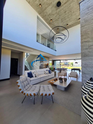 Imagem Casa com 5 Quartos à Venda, em Centro - Xangri-lá Imagem Casa com 5 Quartos à Venda, em Centro - Xangri-lá