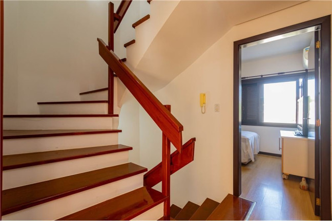 Casa com 4 Quartos à Venda, 180 m² em Tristeza - Porto Alegre