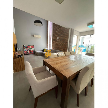 Imagem Casa com 3 Quartos à Venda, 243 m² em Centro - Camboriú Imagem Casa com 3 Quartos à Venda, 243 m² em Centro - Camboriú