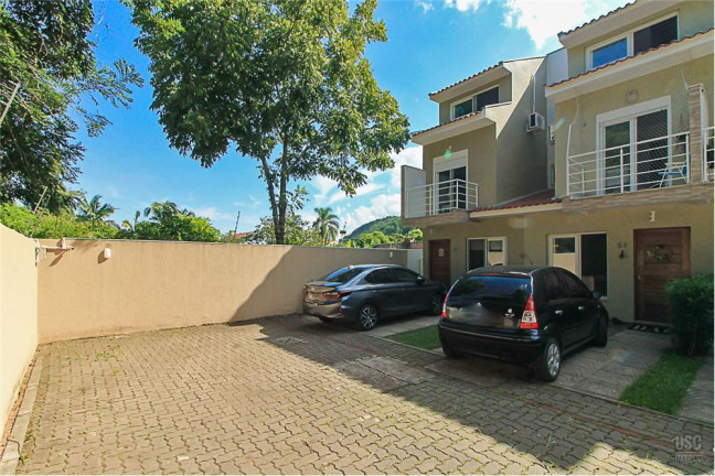 Imagem Casa com 3 Quartos à Venda, em Hípica - Porto Alegre Imagem Casa com 3 Quartos à Venda, em Hípica - Porto Alegre