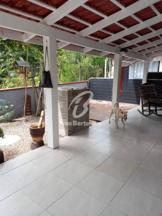Imagem Casa com 3 Quartos para Temporada, em Zimbros - Bombinhas Imagem Casa com 3 Quartos para Temporada, em Zimbros - Bombinhas