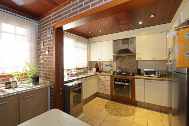 Imagem Casa com 3 Quartos à Venda, 355 m² em Santo Antônio - Porto Alegre Imagem Casa com 3 Quartos à Venda, 355 m² em Santo Antônio - Porto Alegre