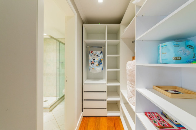 Imagem Imóvel com 4 Quartos à Venda, em Moinhos De Vento - Porto Alegre Imagem Imóvel com 4 Quartos à Venda, em Moinhos De Vento - Porto Alegre