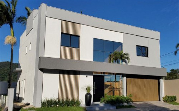 Casa com 4 Quartos à Venda, 250 m² em Barra - Balneário Camboriú