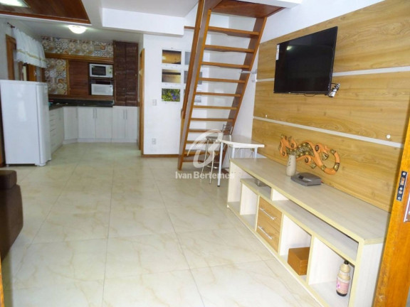 Imagem Sobrado com 2 Quartos para Temporada, em Bombas - Bombinhas Imagem Sobrado com 2 Quartos para Temporada, em Bombas - Bombinhas